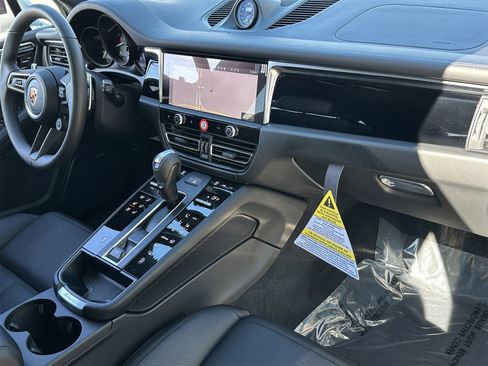 New 2026 Porsche Macan image 21