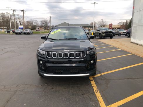 Used 2023 Jeep Compass Limited w/ Sun and Sound Group AWD/4WD image 3