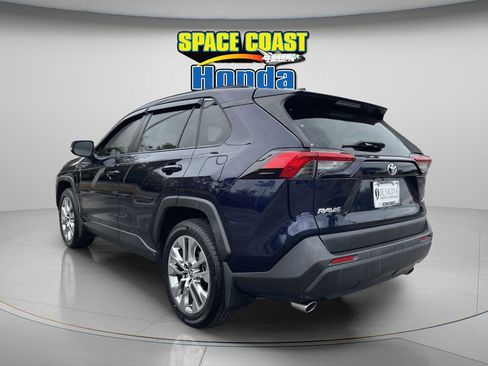 Used 2020 Toyota RAV4 XLE Premium image 8