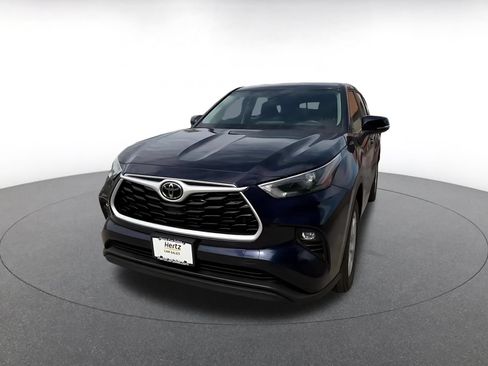 Used 2025 Toyota Highlander LE FWD image 7