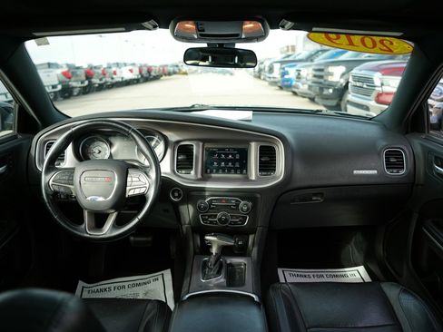 Used 2019 Dodge Charger SXT w/ Leather Interior Group image 10
