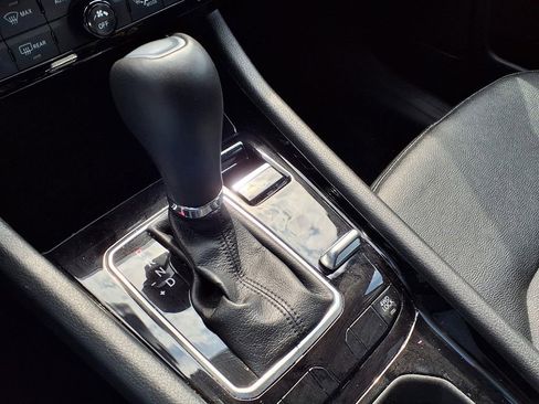 Used 2025 Jeep Compass Limited image 25