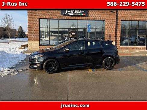 Used 2017 Ford Focus ST image 1