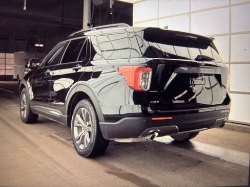 Used 2024 Ford Explorer XLT w/ Equipment Group 202A AWD/4WD image 3