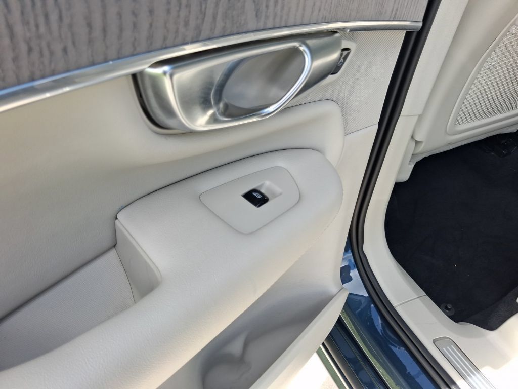 Certified 2025 Volvo XC90 B6 Plus w/ Protection Package Premier AWD/4WD image 12