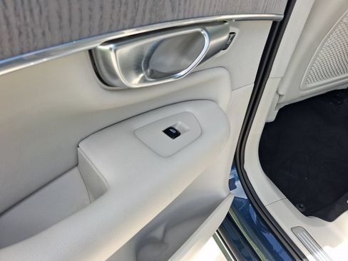 Used 2025 Volvo XC90 B6 Plus w/ Protection Package Premier AWD/4WD image 12