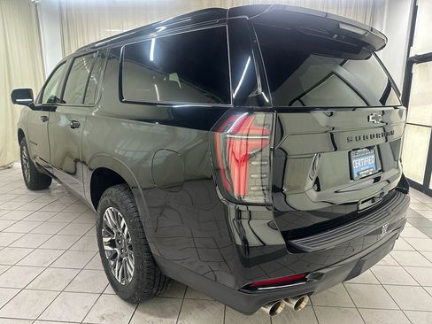 Used 2025 Chevrolet Suburban Z71 image 10