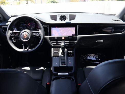 Certified 2025 Porsche Macan AWD/4WD image 21