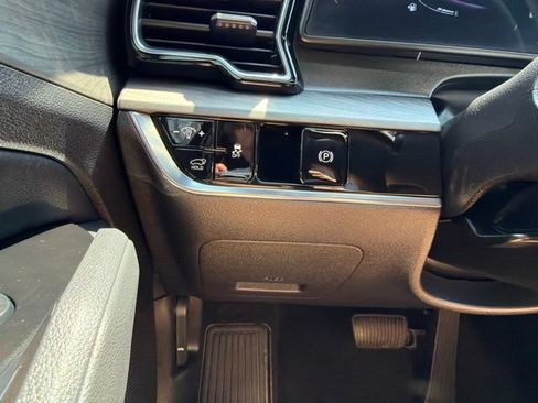 Certified 2025 Kia Sportage X-Line w/ Premium Package AWD/4WD image 13