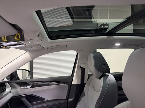 New 2026 Volkswagen Tiguan SE image 12