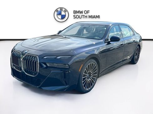 New 2026 BMW 750e xDrive image 3