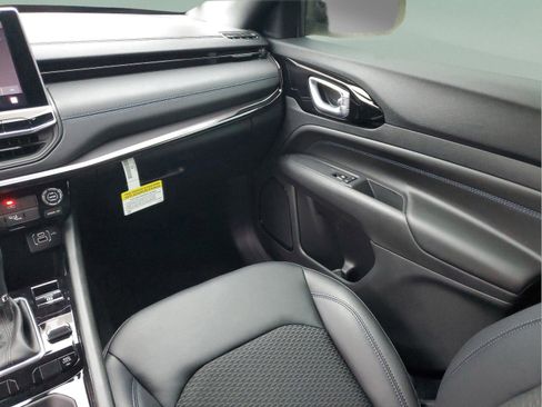 New 2026 Jeep Compass Latitude AWD/4WD image 24