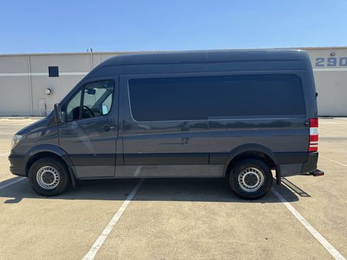 Used 2018 Mercedes-Benz Sprinter 2500 image 9