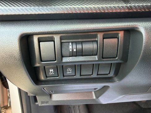 Used 2020 Subaru Crosstrek 2.0i Premium AWD/4WD image 16