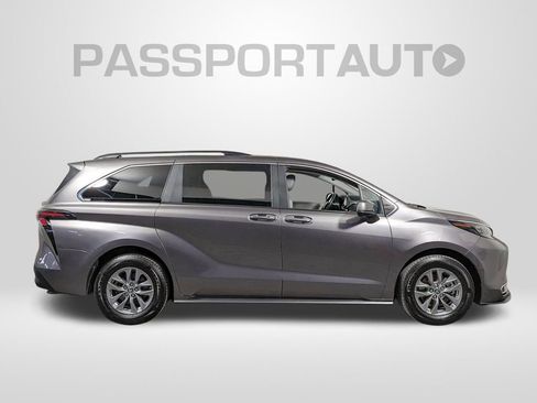 Used 2024 Toyota Sienna XLE image 7
