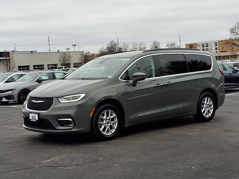 Used 2022 Chrysler Pacifica Touring-L image 34