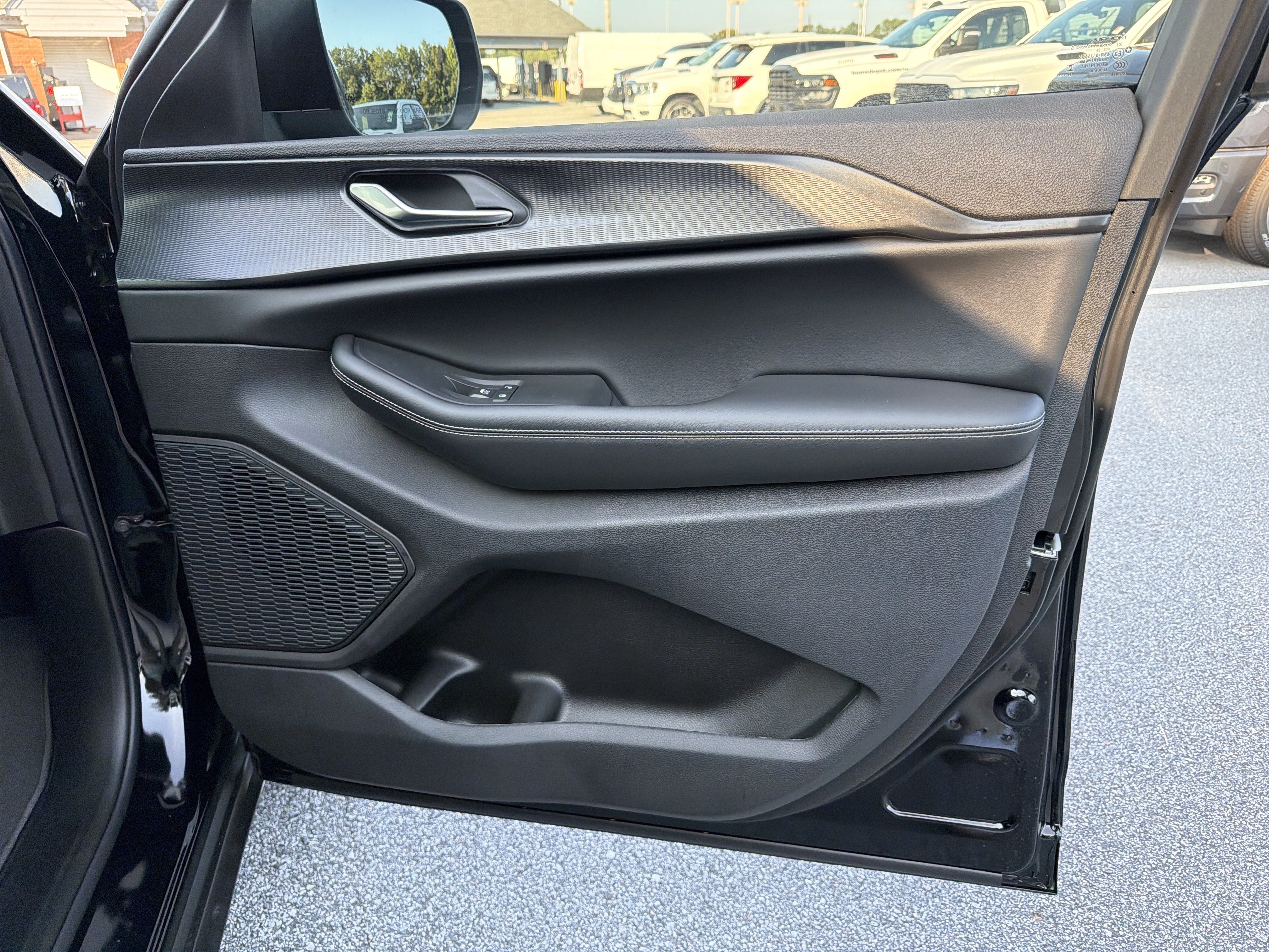 New 2027 Jeep Grand Cherokee Laredo X RWD image 13