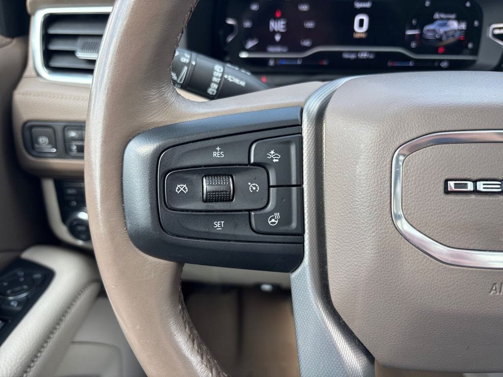Used 2022 GMC Yukon XL Denali w/ Denali Reserve Package AWD/4WD image 21