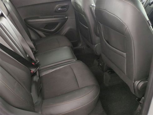 Certified 2022 Chevrolet Trax LT w/ LT Convenience Package image 25