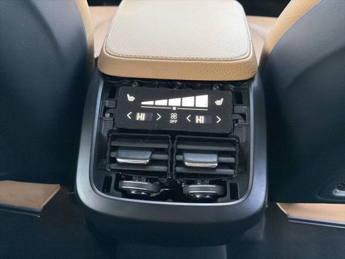 Used 2016 Volvo XC90 T6 Momentum image 15