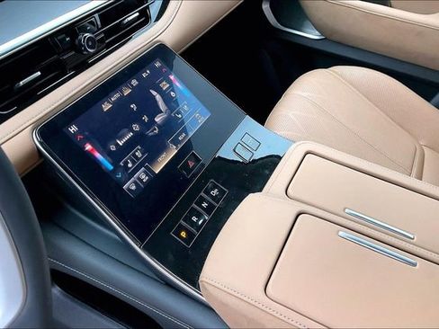 Used 2025 INFINITI QX80 Sensory AWD/4WD image 13