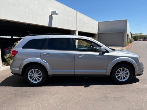 Used 2017 Dodge Journey SXT FWD image 5