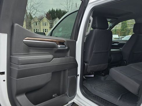 Used 2024 GMC Sierra 1500 SLE w/ X31 Off-Road Package image 15