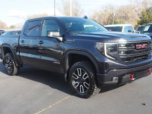 Used 2022 GMC Sierra 1500 AT4 w/ Technology Package image 3