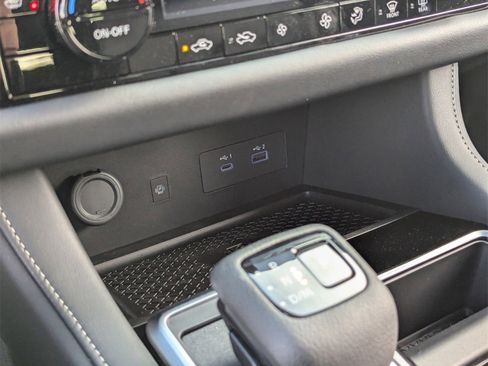 New 2025 Nissan Pathfinder SL image 19