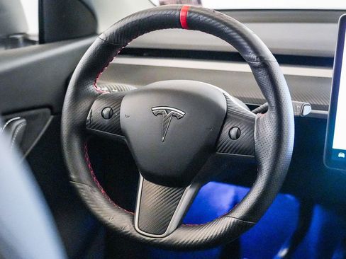 Used 2022 Tesla Model Y Performance AWD/4WD image 15