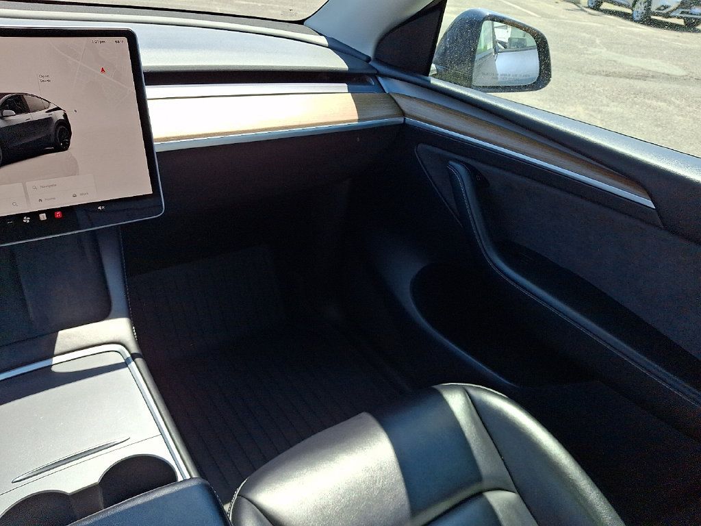 Used 2022 Tesla Model Y Performance AWD/4WD image 16