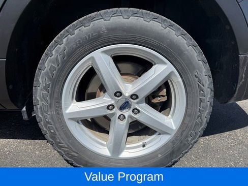 Used 2016 Ford Explorer XLT w/ Equipment Group 202A image 9