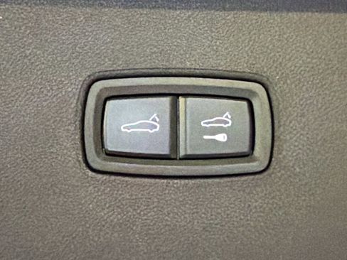 Certified 2025 Porsche Cayenne Turbo image 15