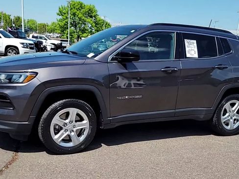 Used 2023 Jeep Compass Latitude w/ Sun and Sound Group AWD/4WD image 4