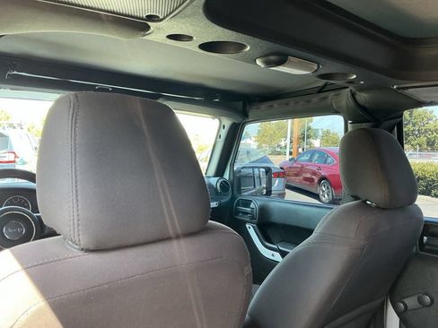 Used 2017 Jeep Wrangler Unlimited Sport w/ Connectivity Group AWD/4WD image 19