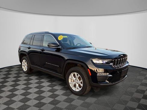Used 2023 Jeep Grand Cherokee Limited image 3
