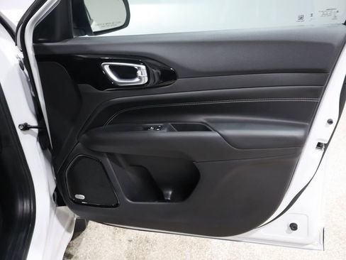 Used 2024 Jeep Compass Limited w/ High Altitude Package image 23