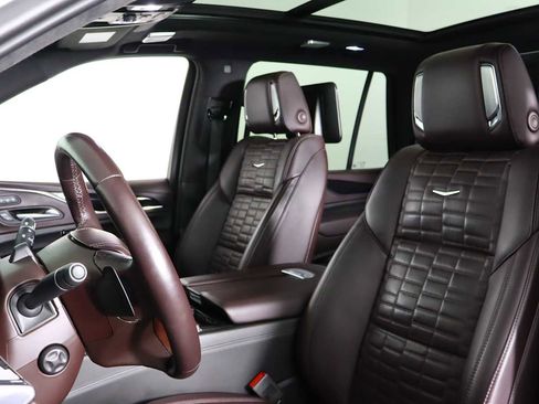 Used 2024 Cadillac Escalade Sport Platinum w/ LPO, ONYX Package image 10