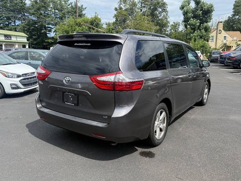 Used 2015 Toyota Sienna LE FWD image 11