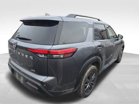 Used 2025 Nissan Pathfinder SV image 5