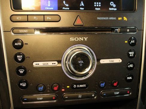 Used 2017 Ford Explorer Platinum image 30