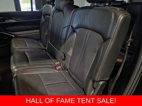 Used 2022 Jeep Wagoneer Series I AWD/4WD image 16