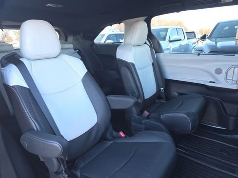 New 2026 Toyota Sienna XSE image 11