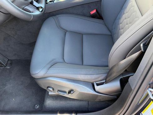 Certified 2025 Volvo XC90 B6 Plus image 18