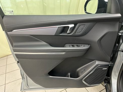 Certified 2025 Buick Enclave Sport Touring image 38