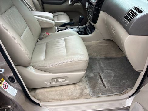 Used 2006 Toyota Land Cruiser image 60