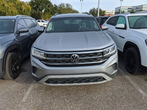 Certified 2022 Volkswagen Atlas SE image 3