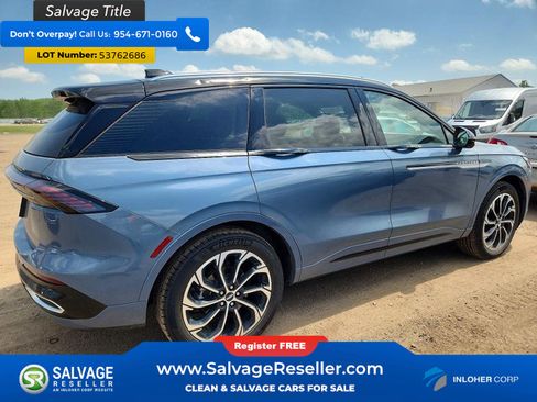Used 2025 Lincoln Nautilus Reserve AWD/4WD image 4