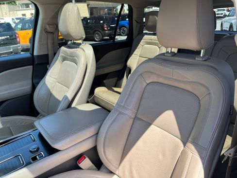Used 2021 Lincoln Aviator Grand Touring w/ Equipment Group 301A AWD/4WD image 8