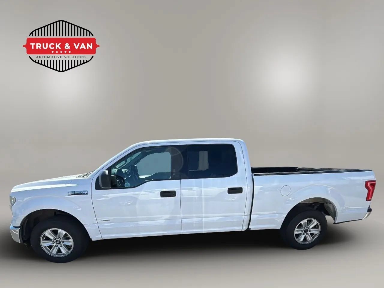 Used 2017 Ford F150 XLT w/ Trailer Tow Package RWD image 3